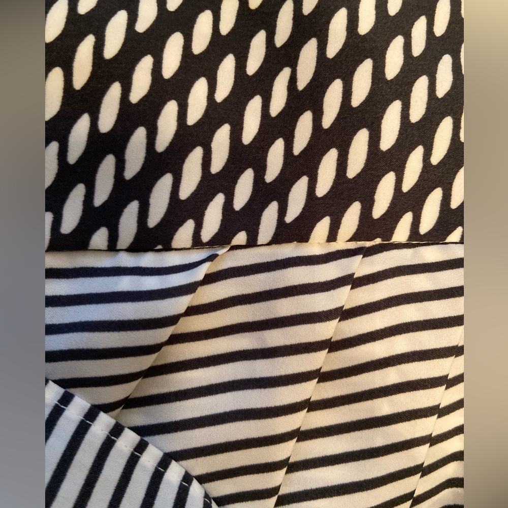 Banana Republic Black and White Wrap-Style Skirt - Picture 12 of 13